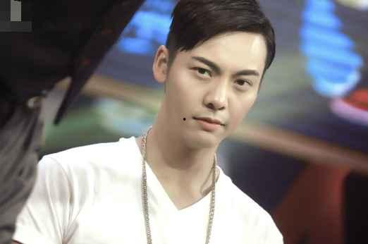 武汉圈内爆料陈伟霆视频,细节引发热议  第3张